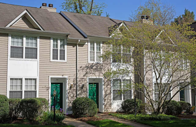 Cat-Friendly Forest Lakes Townhome Near CHO Airport  NGIC photos photos