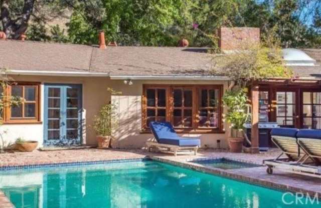 2565 Benedict Canyon Drive Gallery 3