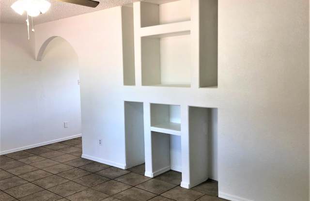 2827 N 55th Dr Gallery 2