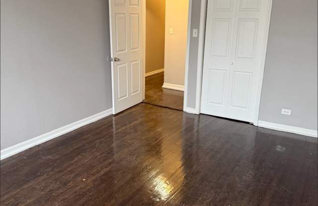 1611 North LeClaire Gallery 3