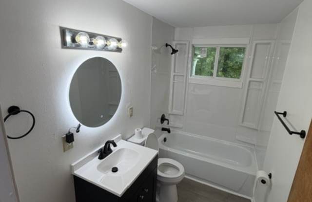 1893-1895 Holburn Ave - 2 photos photos