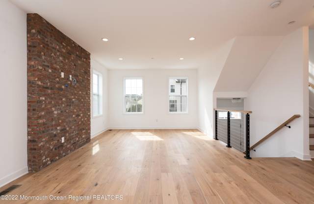 16 River Street Gallery 4