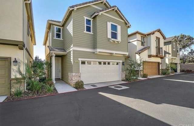 Beautiful 3 Bedroom 3 Bath Single Family Home Available March 20th 2026 photos photos