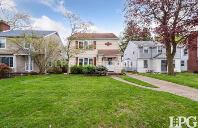 2834 Sherbrooke Rd photos photos