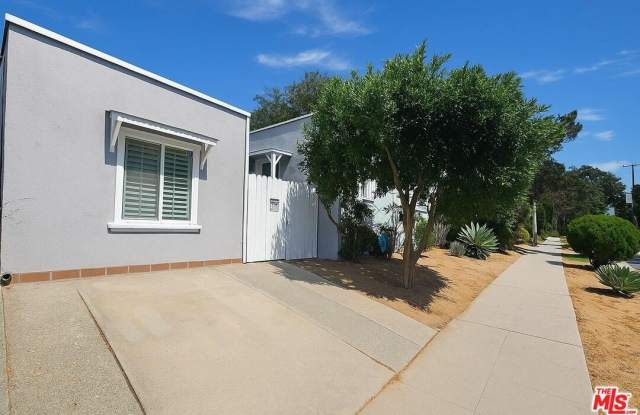1121 N Curson Ave photos photos