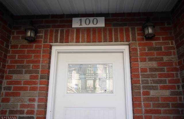 100 Grove Ter Gallery 2