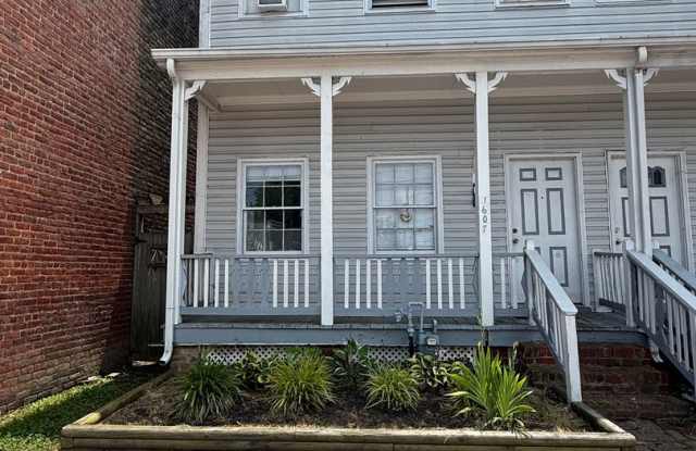 Four Bedroom Townhouse in the Fan!! Washer and Dryer in Unit! photos photos