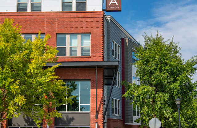 Sola Station Canalside Apartments Gallery 4