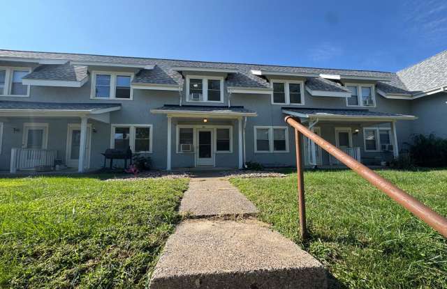 For Rent – Pet-Friendly 2 Bed, 1 Bath Townhome Across from Stephens Park – $1,200/month (All Utilities Except MidAmerican Included!) photos photos