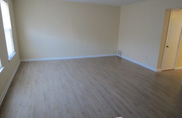 1975 Addison Road South Gallery 4