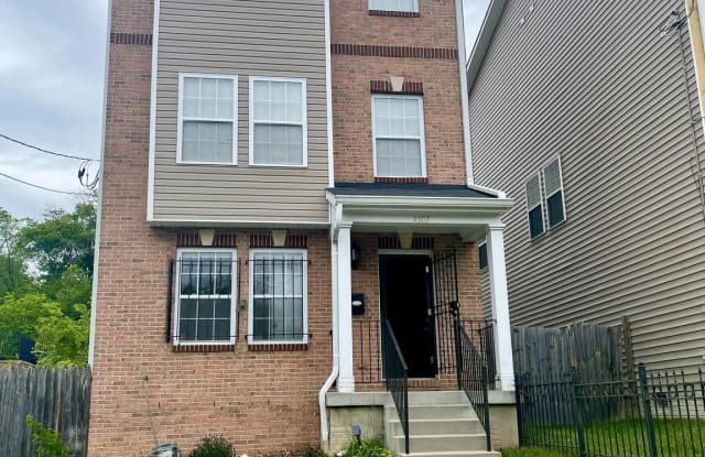 4307 S CAPITOL STREET SE - 4307 South Capitol Street Southeast, Washington, DC 20032