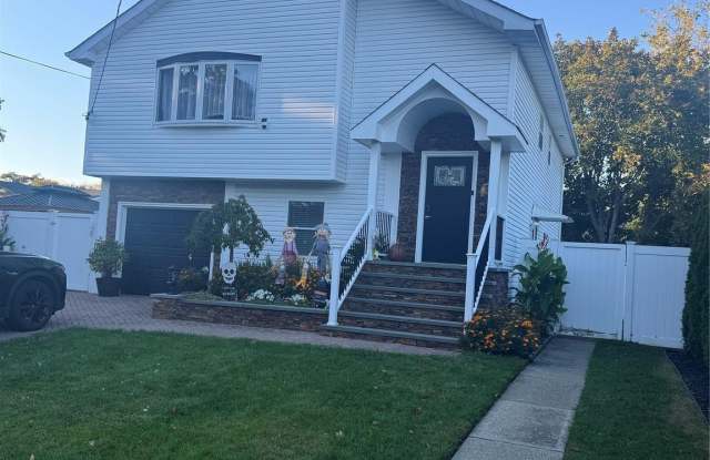 845 Prescott Place - 845 Prescott Place, West Babylon, NY 11704 845 Prescott Place - 845 Prescott Place, West Babylon, NY 11704