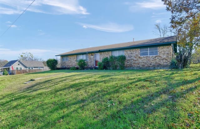 555 E Fulton Street - 555 East Fulton Street, Van Alstyne, TX 75495