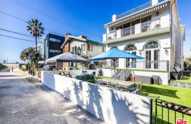17 Privateer St - 17 Privateer Street, Los Angeles, CA 90292