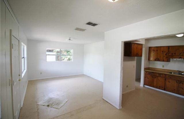 2137 HILLCREST ROAD Gallery 2