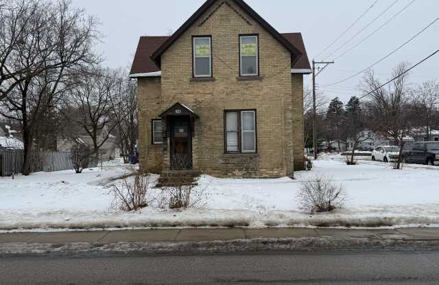 825 9th Ave N photos photos