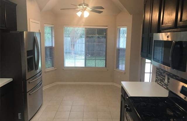 1808 White Oak Loop Gallery 2