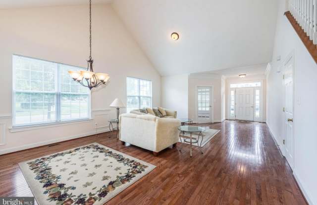 200 SMARTY JONES Terrace Gallery 3