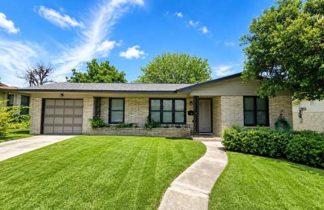 Dellview Neighborhood~Charming Mid-Century Home with Large Backyard photos photos Dellview Neighborhood~Charming Mid-Century Home with Large Backyard photos photos