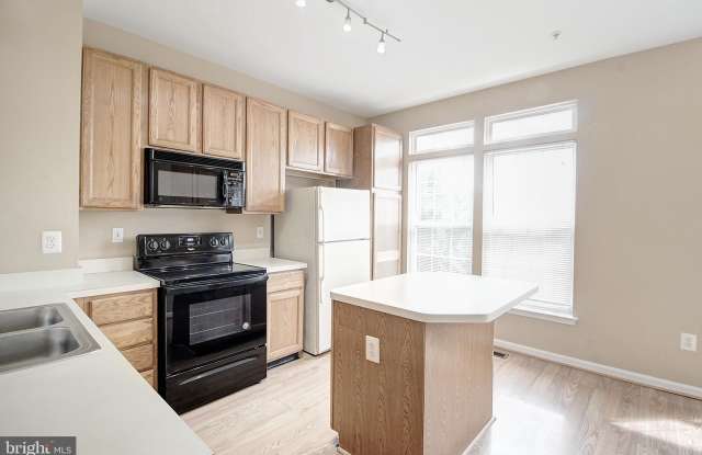 586 EISENHOWER Drive Gallery 4