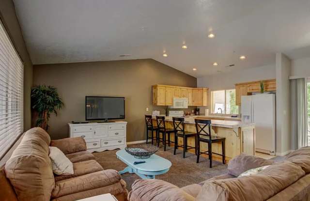 Enjoy Year-Round Resort Living in This Beautiful Condo! photos photos