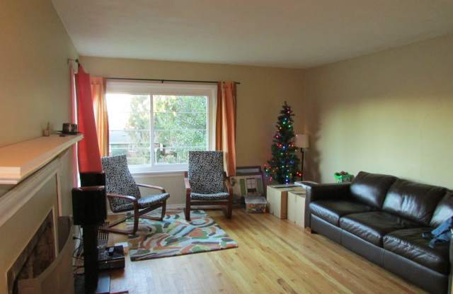 Wonderful 3 Bedroom in the Heart of Wedgewood Gallery 4
