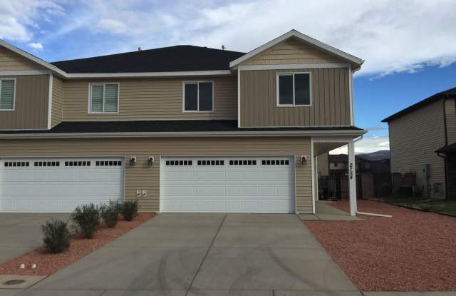 Duplex in Suburban Neighborhood photos photos