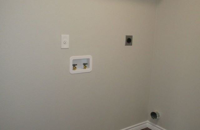 1203 East Avenue G Gallery 4