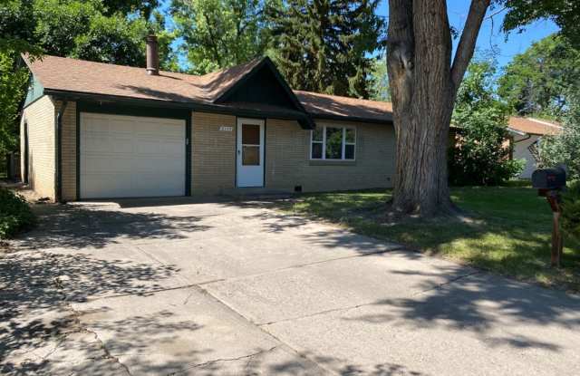 3 Bed 1 Bath w/ 1 car garage West-Side Fort Collins Ranch - 2117 Clearview Avenue, Fort Collins, CO 80521