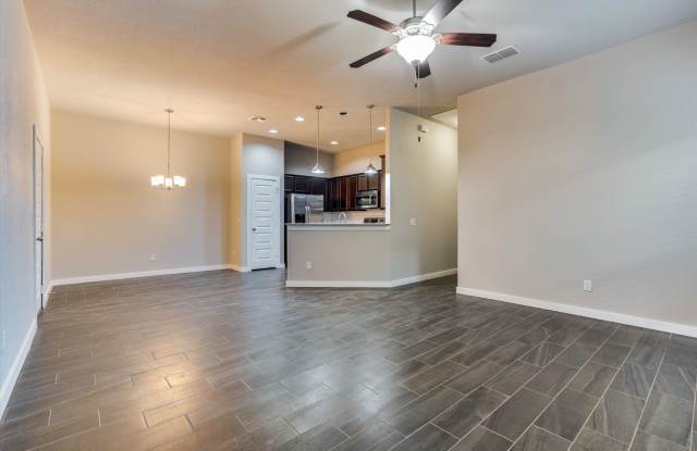 BEAUTIFUL 3 BEDROOM TOWNHOUSE LOCATED IN BASTROP, TEXAS! Gallery 4