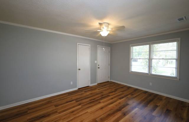 1709 Azalea Dr Unit B Gallery 3