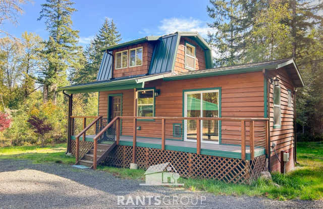 A Cozy Woodland Retreat Just Minutes from Olympia Gallery 1