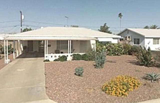For Rent in Youngtown. Upgraded Kitchen, Tile, Carpet, Covered Parking, Single Level - 11356 North 113th Avenue, Youngtown, AZ 85363