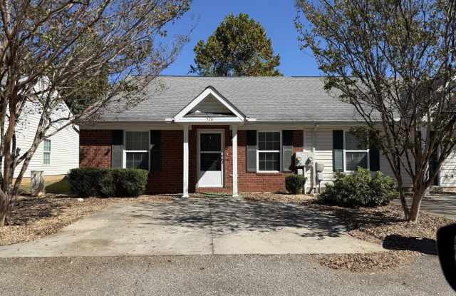 526 Edgecliff Lane Gallery 1