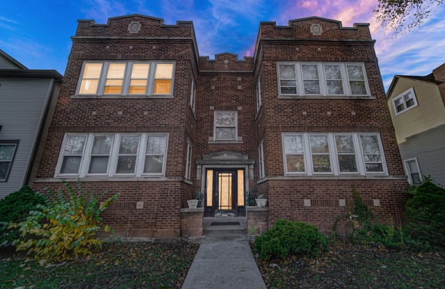 926 South Austin Boulevard - 926 South Austin Boulevard, Oak Park, IL 60304
