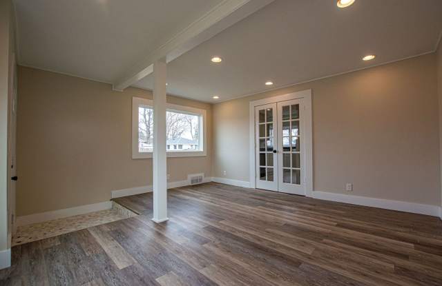 Super Cool and Unique 4 Bedroom / 1 Bath Home in Bellevue near Offut! photos photos Super Cool and Unique 4 Bedroom / 1 Bath Home in Bellevue near Offut! photos photos