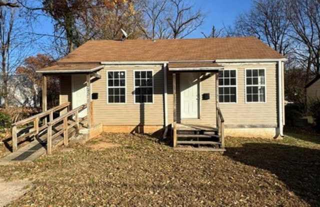 Clean duplex on the North side of Springfield. Remodeled photos photos