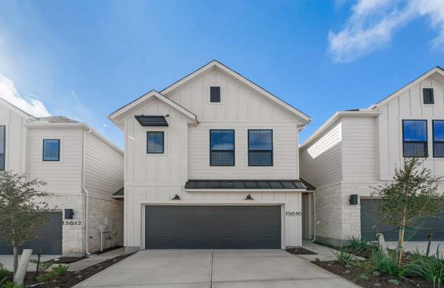 Modern Farmhouse Living with Greenbelt Views photos photos