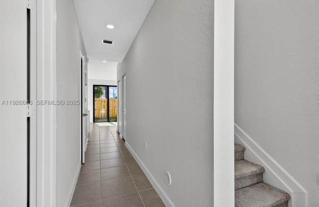 13885 SW 261 TER Gallery 3