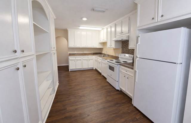 Lovely 2 beds/2 baths for rent Gallery 4