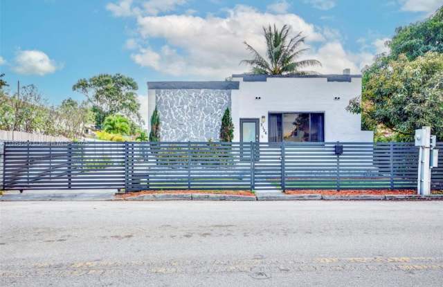 2126 NW 3rd St photos photos