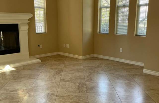 Gorgeous 4 bedroom home for Lease! Gallery 4