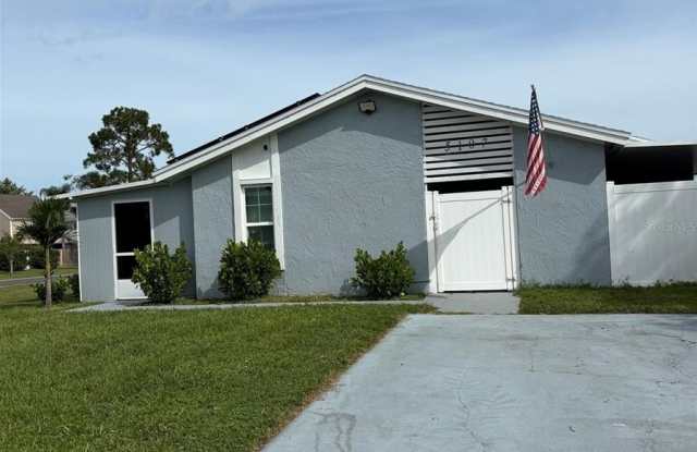 5107 SPRINGWATER COURT - 5107 Springwater Court, Carrollwood, FL 33624