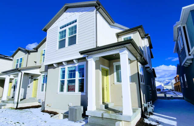 Incredible IVORY TOWNHOME!! photos photos