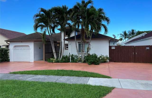 15835 SW 144th Ct Gallery 2