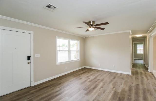 6509 S Mclemore Drive Gallery 4