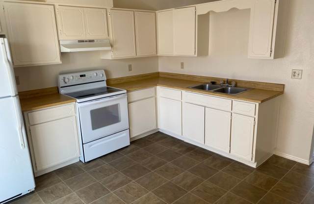 2 bed one bath apartment at Greenfield and University Gallery 3