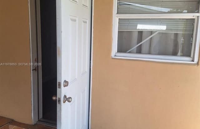 771 NE 177th St photos photos