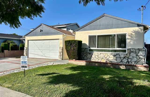 Large North Torrance House. Torrance Schools, Huge yard, 2 car garage hookups **OPEN HOUSE EVERY SATURDAY 10am- 4pm** photos photos