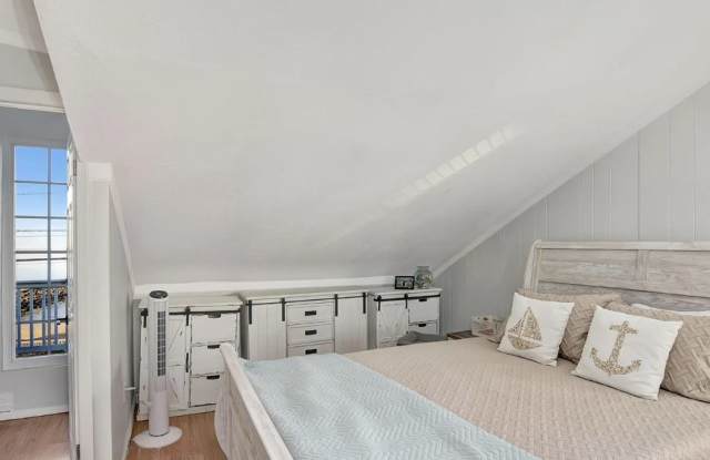 238 Shoreland Circle Gallery 4